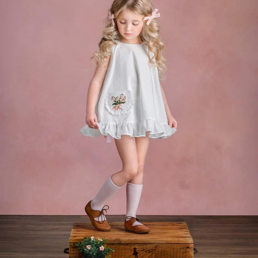 Willow wears pink (the paper doll)